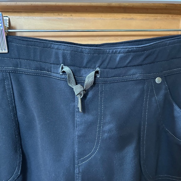 Kuhl Mova Women's Dark Gray Cargo Skort Size Medium - Picture 10 of 12